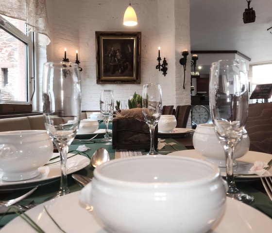 Gutes Essen in der Burgschänke, © Hartmut Assmann Gutes Essen in der Burgschänke, © Hartmut Assmann