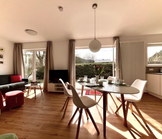 Wohn-Essbereich, © Nordeifel Tourismus GmbH & Ferienwohnung Hahn Wohn-Essbereich, © Nordeifel Tourismus GmbH & Ferienwohnung Hahn