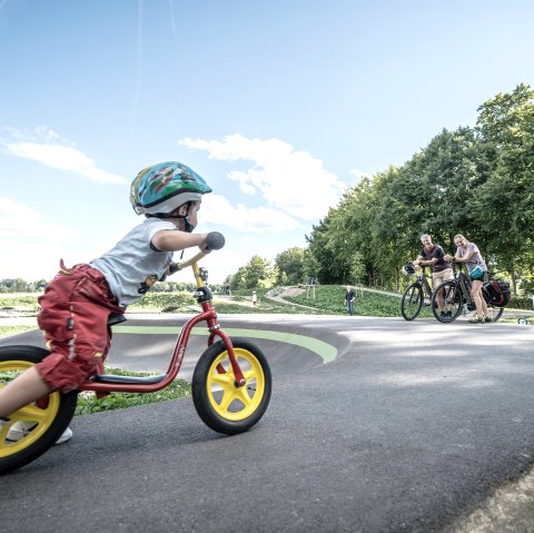 Auf dem Pumptrack, © Dennis Stratmann Auf dem Pumptrack, © Dennis Stratmann