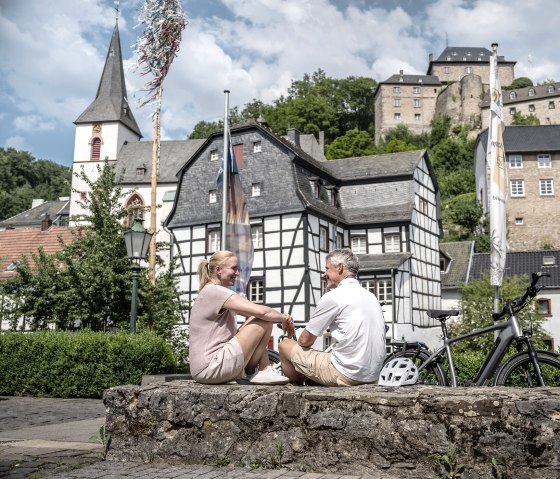Ahr-Radweg, Rast im historischen Ortskern Blankenheim, © Eifel Tourismus GmbH, Dennis Stratmann Ahr-Radweg, Rast im historischen Ortskern Blankenheim, © Eifel Tourismus GmbH, Dennis Stratmann
