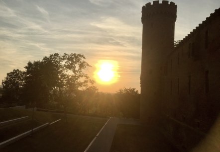 Sonnenuntergang an der Landesburg Zülpich, © Seepark Zülpich Sonnenuntergang an der Landesburg Zülpich, © Seepark Zülpich