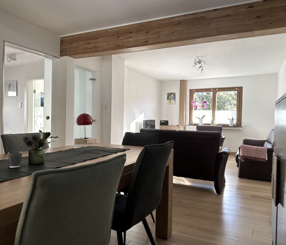 Wohn-/Esszimmer, © Nordeifel Tourismus GmbH  & Ferienhaus Ginkgo Biloba Wohn-/Esszimmer, © Nordeifel Tourismus GmbH  & Ferienhaus Ginkgo Biloba