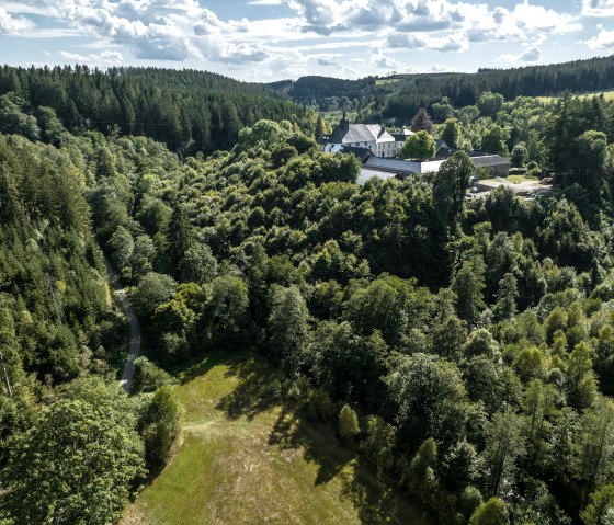 Ausblick auf das Kloster Reichenstein, © Eifel Tourismus GmbH, Dennis Stratmann Ausblick auf das Kloster Reichenstein, © Eifel Tourismus GmbH, Dennis Stratmann