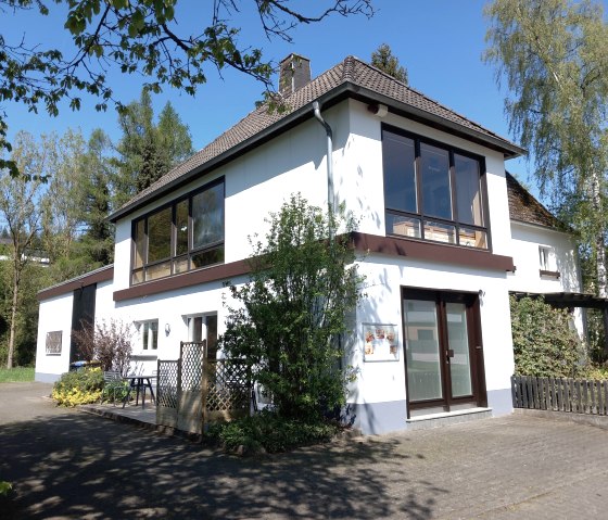 Haus Hahn mit Ferienwohnung, © Nordeifel Tourismus GmbH & Ferienwohnung Hahn Haus Hahn mit Ferienwohnung, © Nordeifel Tourismus GmbH & Ferienwohnung Hahn