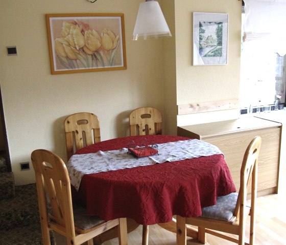 Dining table apartment A Dining table apartment A