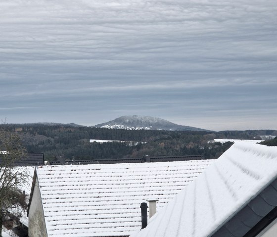 Blick_vom_Dachgeschoss_auf_den_Aremberg_2 Blick_vom_Dachgeschoss_auf_den_Aremberg_2