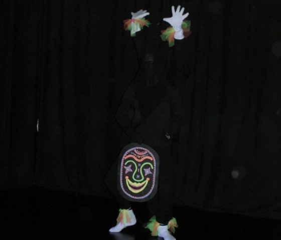 schwarzlicht_theater, © Nordeifel Tourismus GmbH & Jugendgästehaus Nettersheim schwarzlicht_theater, © Nordeifel Tourismus GmbH & Jugendgästehaus Nettersheim