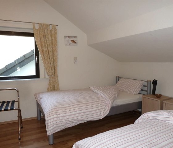 Zimmer Fuchsbau mit modernem Waschtisch, © Ewert Zimmer Fuchsbau mit modernem Waschtisch, © Ewert