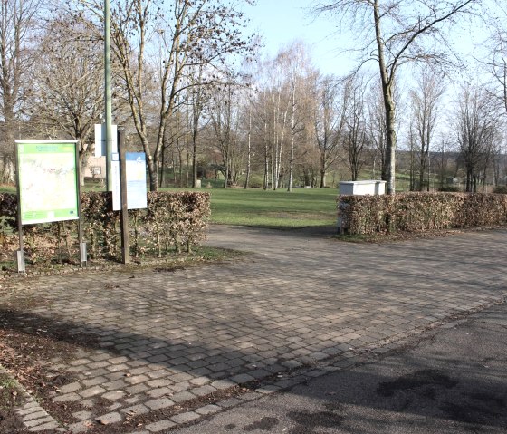 Wanderparkplatz Sportplatz Steckenborn, © Rursee-Touristik GmbH Wanderparkplatz Sportplatz Steckenborn, © Rursee-Touristik GmbH