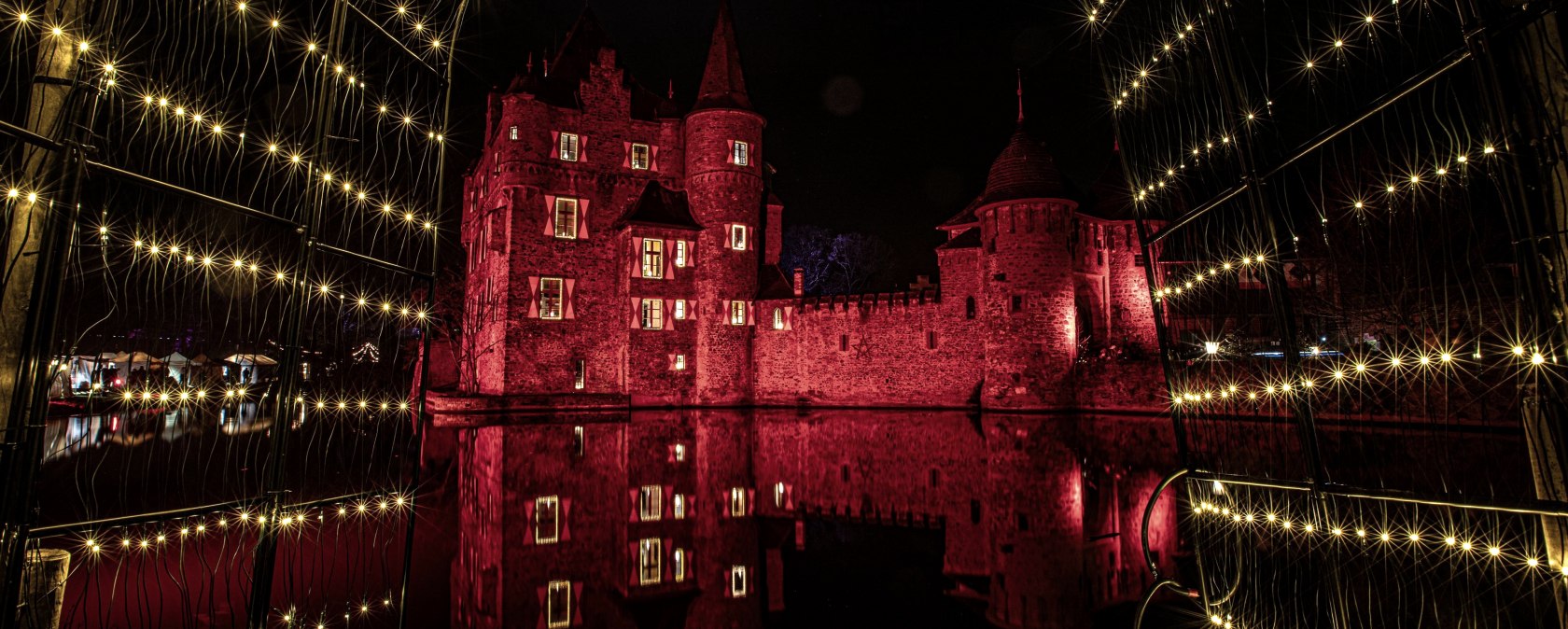 Burg Satzvey im Lichterglanz, © Holger Bär Burg Satzvey im Lichterglanz, © Holger Bär