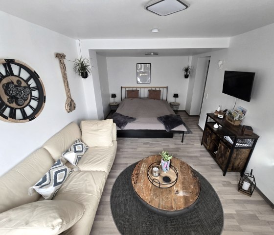 Der gemütliche Wohn- und Schlafbereich, © Ferienwohnung Kirchblick Der gemütliche Wohn- und Schlafbereich, © Ferienwohnung Kirchblick