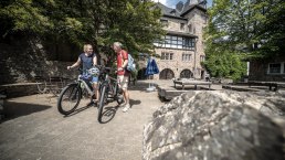 By bike to Blankenheim Castle, © Eifel Tourismus GmbH, Dennis Stratmann - finanziert durch REACT-EU By bike to Blankenheim Castle, © Eifel Tourismus GmbH, Dennis Stratmann - finanziert durch REACT-EU