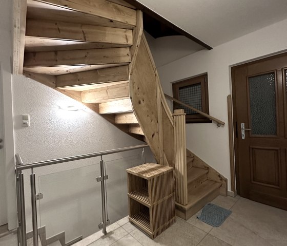 Treppenhaus mit Kellertreppe, © Nordeifel Tourismus GmbH & Ferienhaus Ginkgo Biloba Treppenhaus mit Kellertreppe, © Nordeifel Tourismus GmbH & Ferienhaus Ginkgo Biloba