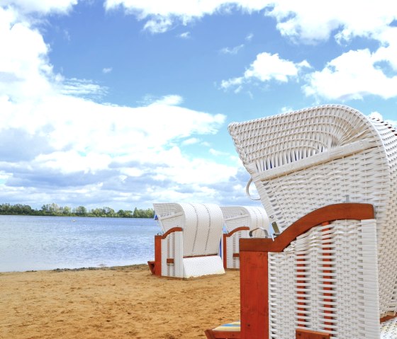 Seepark Zülpich, beach chairs on the beach, © Seepark Zülpich Seepark Zülpich, beach chairs on the beach, © Seepark Zülpich