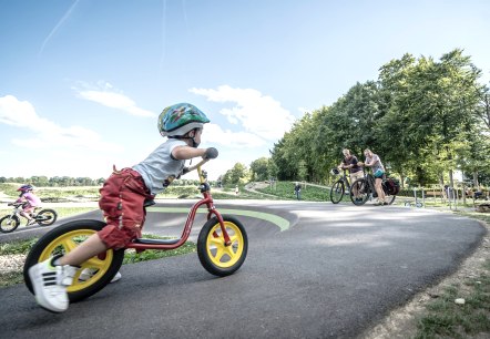Auf dem Pumptrack, © Dennis Stratmann Auf dem Pumptrack, © Dennis Stratmann