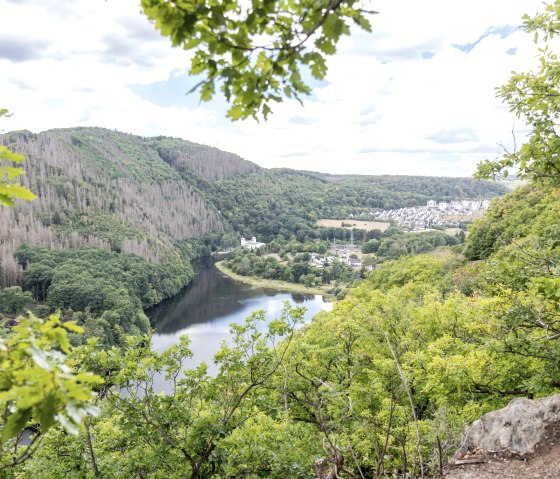 Ausblick vom Meuchelberg auf das Staubecken mit Jugendstil-Kraftwerk Heimbach, © Eifel Tourismus GmbH, AR-shapefruitAG Ausblick vom Meuchelberg auf das Staubecken mit Jugendstil-Kraftwerk Heimbach, © Eifel Tourismus GmbH, AR-shapefruitAG