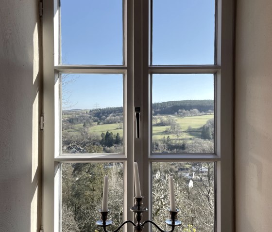 Ausblick, © Nordeifel Tourismus GmbH & Burghaus und Villa Kronenburg Ausblick, © Nordeifel Tourismus GmbH & Burghaus und Villa Kronenburg