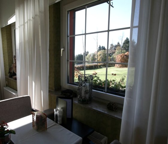 Aussicht im Restaurant, © Nordeifel Tourismus GmbH & Hollerather Hof Aussicht im Restaurant, © Nordeifel Tourismus GmbH & Hollerather Hof