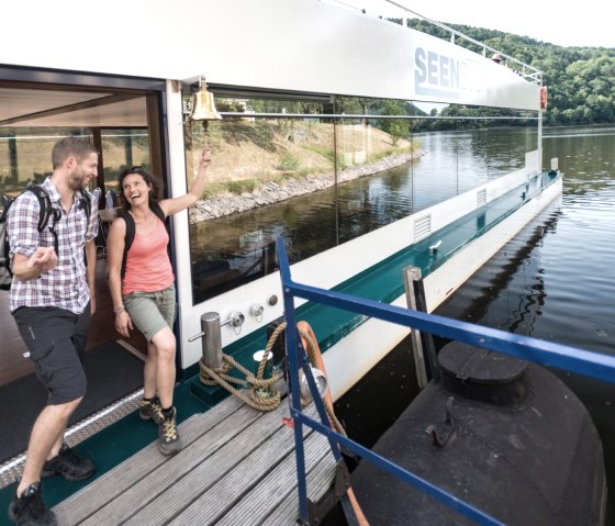 Die Wanderung auf der Wasserlandroute kann mit einer Schifffahrt kombiniert werden, © Eifel Tourismus GmbH/D. Ketz Die Wanderung auf der Wasserlandroute kann mit einer Schifffahrt kombiniert werden, © Eifel Tourismus GmbH/D. Ketz