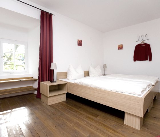 Zimmerbeispiel-, © Nordeifel Tourismus GmbH & Jugendherberge Burg Blankenheim Zimmerbeispiel-, © Nordeifel Tourismus GmbH & Jugendherberge Burg Blankenheim