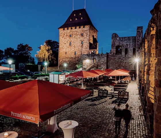 Eine tolle Stimmung auch in den Abendstunden, © Burgrestaurant Nideggen Eine tolle Stimmung auch in den Abendstunden, © Burgrestaurant Nideggen