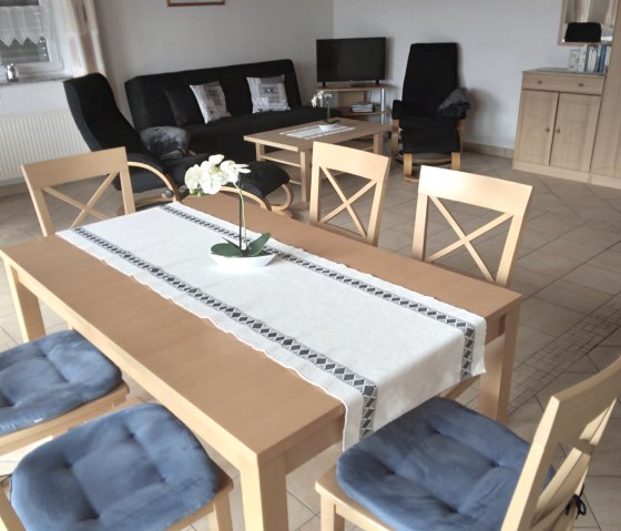 Gesamtansicht großer heller Wohnraum, © Nordeifel Tourismus GmbH & Ferienhaus Paul Steffens Gesamtansicht großer heller Wohnraum, © Nordeifel Tourismus GmbH & Ferienhaus Paul Steffens