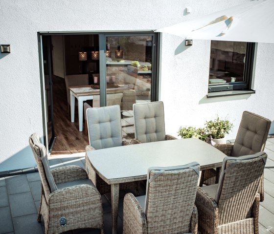 Sitzgruppe Terrasse, © Nordeifel Tourismus GmbH & Ferienhaus Eifeltoni Sitzgruppe Terrasse, © Nordeifel Tourismus GmbH & Ferienhaus Eifeltoni