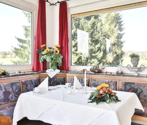 Frühstücksraum Bild 2, © Nordeifel Tourismus GmbH & Hotel Schönblick Frühstücksraum Bild 2, © Nordeifel Tourismus GmbH & Hotel Schönblick