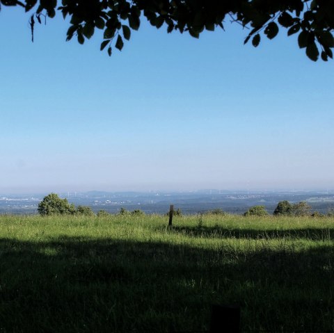 Am Eifel-Blick mit Sicht ins Aachener Land, © Rureifel-Tourismus e.V. Am Eifel-Blick mit Sicht ins Aachener Land, © Rureifel-Tourismus e.V.
