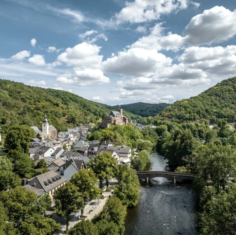Blick auf Heimbach, © Eifel Tourismus GmbH, Dennis Stratmann Blick auf Heimbach, © Eifel Tourismus GmbH, Dennis Stratmann