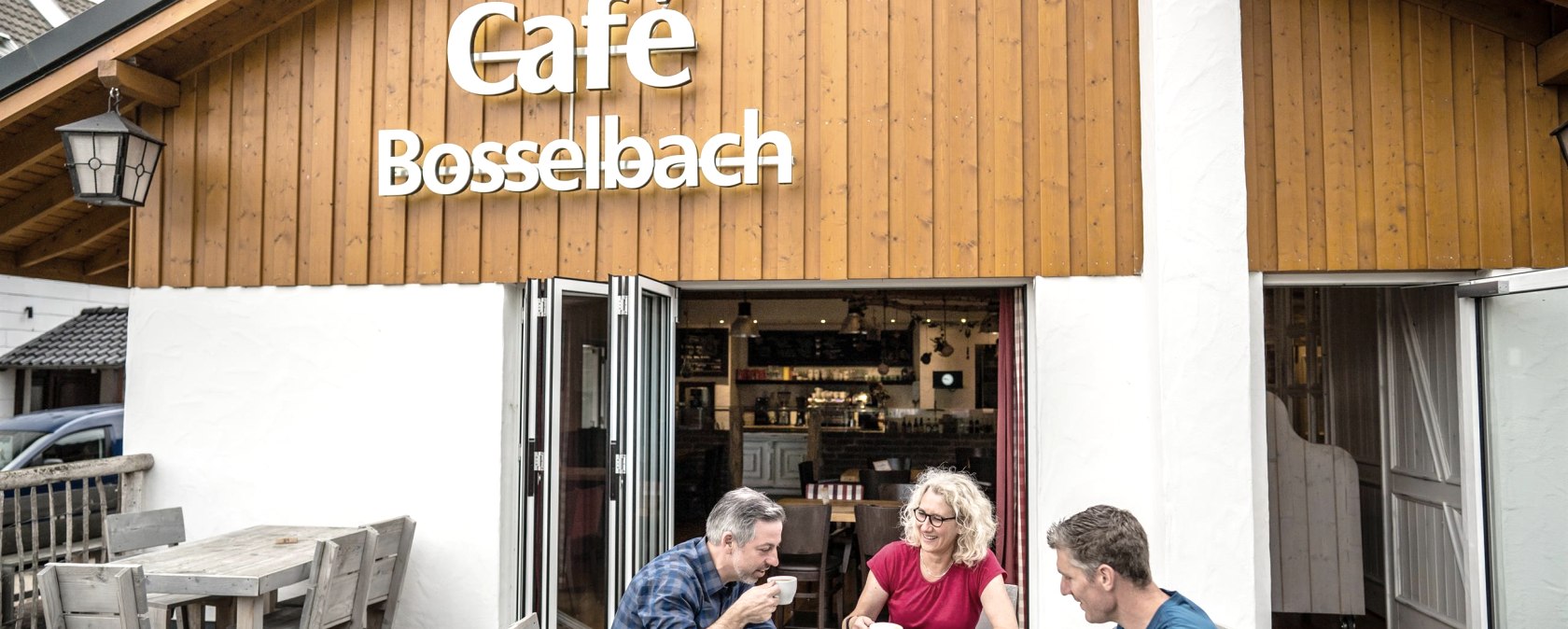 Gemütlich ist es im Café Bosselbach, © Kreis Düren | Dennis Stratmann Gemütlich ist es im Café Bosselbach, © Kreis Düren | Dennis Stratmann