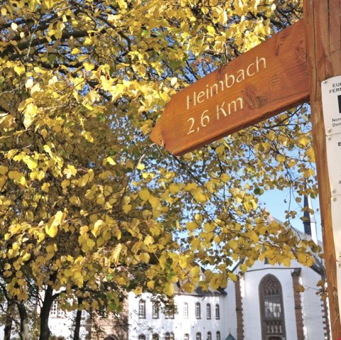 Wegweiser am Kloster Wegweiser am Kloster