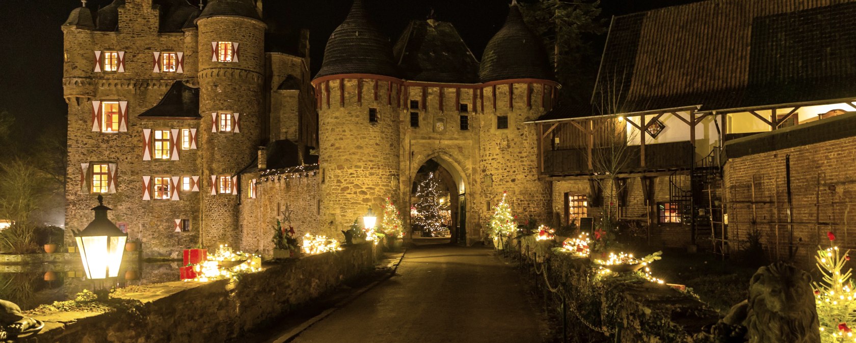 Burgweihnacht Burg Satzey, © Mike Goehre Burgweihnacht Burg Satzey, © Mike Goehre