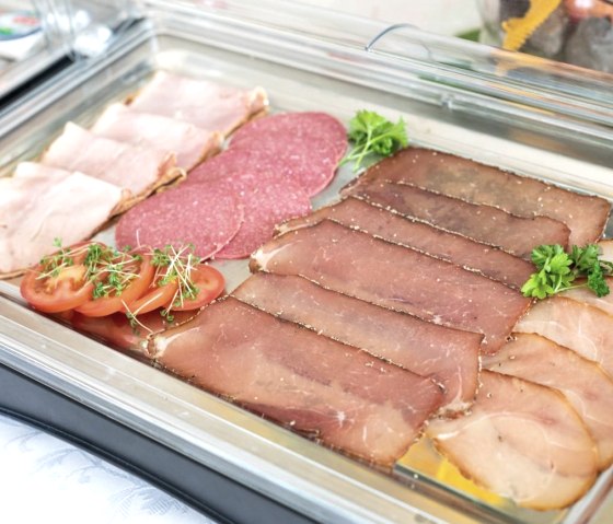 Frühstücksbuffet Bild 3, © Nordeifel Tourismus GmbH & Hotel Schönblick Frühstücksbuffet Bild 3, © Nordeifel Tourismus GmbH & Hotel Schönblick