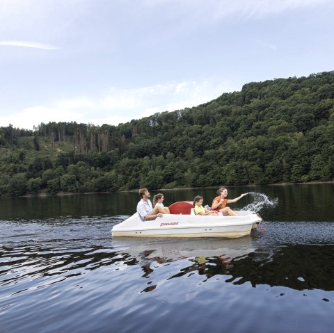 Pedal boating on the Obersee, © Eifel Tourismus GmbH, Tobias Vollmer Pedal boating on the Obersee, © Eifel Tourismus GmbH, Tobias Vollmer