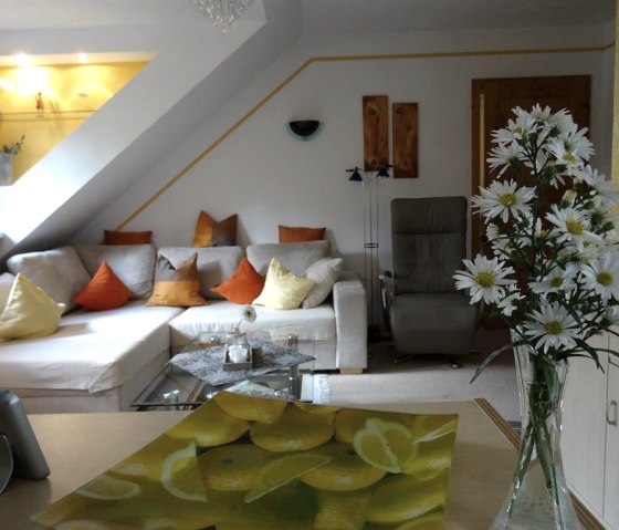 Wohnzimmer_6, © Nordeifel Tourismus GmbH & Ferienwohnung Orchidee Wohnzimmer_6, © Nordeifel Tourismus GmbH & Ferienwohnung Orchidee