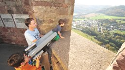 Blick von der Burg Nideggen ins Rurtal, © Rureifel-Tourismus e.V. | Roman Hövel Blick von der Burg Nideggen ins Rurtal, © Rureifel-Tourismus e.V. | Roman Hövel
