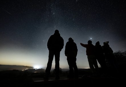 Sternenbeobachtung bei Nacht, © Nils Noell Sternenbeobachtung bei Nacht, © Nils Noell