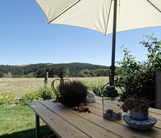 Blick über Wiese, © Nordeifel Tourismus GmbH & Ferienhaus eifel-mökki Blick über Wiese, © Nordeifel Tourismus GmbH & Ferienhaus eifel-mökki