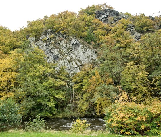 Rurtalfelsen bei Widdau auf der Wandertour Heckenlandroute, © Rheinland-Pfalz Tourismus GmbH/D. Ketz Rurtalfelsen bei Widdau auf der Wandertour Heckenlandroute, © Rheinland-Pfalz Tourismus GmbH/D. Ketz