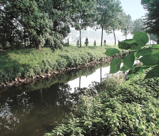 Unterwegs auf dem Erft-Radweg, © Nordeifel Tourismus GmbH Unterwegs auf dem Erft-Radweg, © Nordeifel Tourismus GmbH