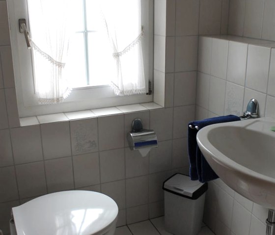 Gäste WC, © Nordeifel Tourismus GmbH & Ferienhaus Lena Gäste WC, © Nordeifel Tourismus GmbH & Ferienhaus Lena