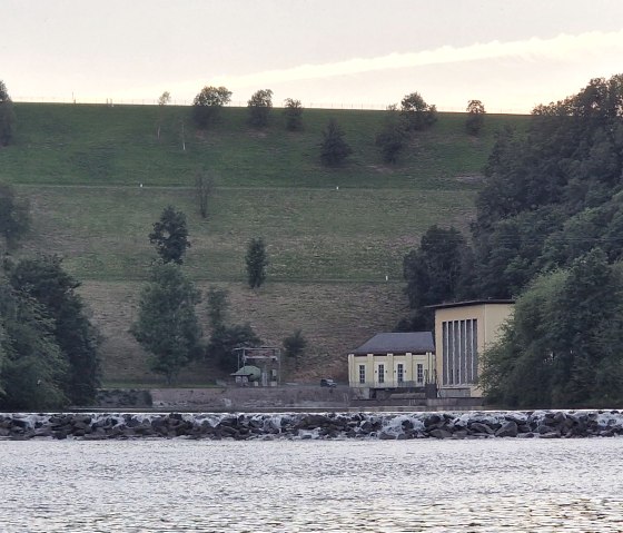 Barrage and dam (5 minutes on foot) Barrage and dam (5 minutes on foot)