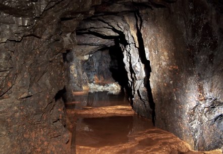 Mineralbildungen im Stollen, © Norbert Knauf/Heimatverein Rescheid Mineralbildungen im Stollen, © Norbert Knauf/Heimatverein Rescheid