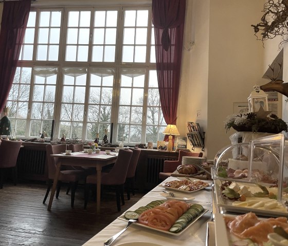 Frühstück-, © Nordeifel Tourismus GmbH & Burghaus und Villa Kronenburg Frühstück-, © Nordeifel Tourismus GmbH & Burghaus und Villa Kronenburg