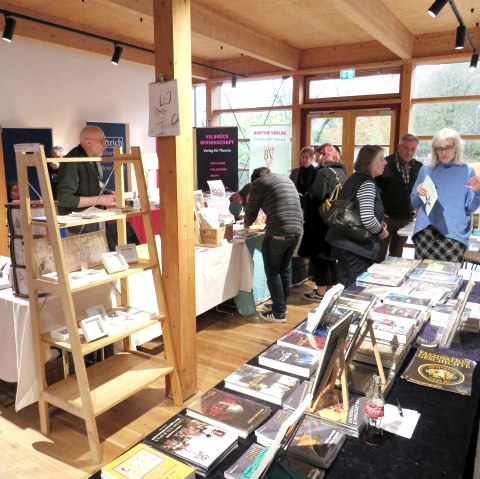 Buchmesse im Naturzentrum Eifel, © Eifelgemeinde Nettersheim Buchmesse im Naturzentrum Eifel, © Eifelgemeinde Nettersheim