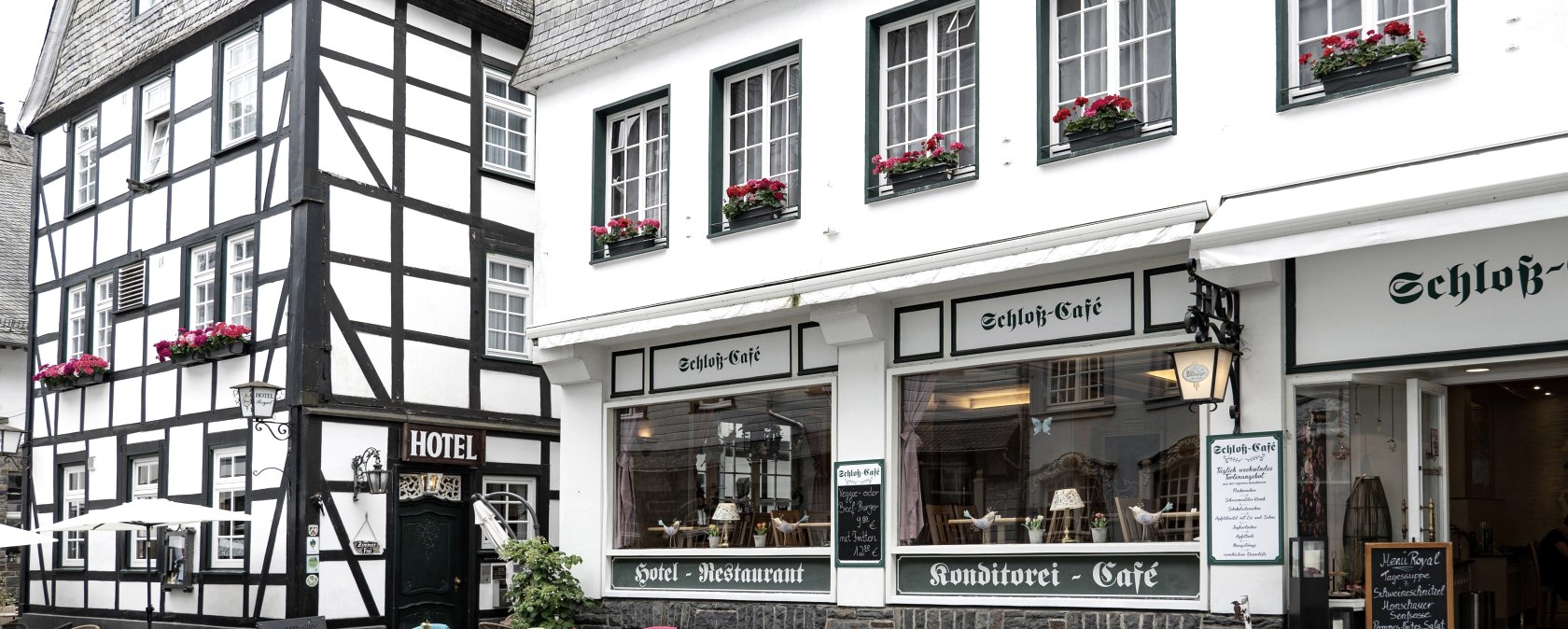 Schloss Café Außenansicht, © Achim Pröpper Schloss Café Außenansicht, © Achim Pröpper