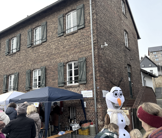 Schneemann Olef zu Besuch in Nettersheim, © Eifelgemeinde Nettersheim Schneemann Olef zu Besuch in Nettersheim, © Eifelgemeinde Nettersheim