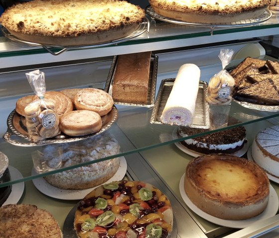 Große Kuchenauswahl im Café Maarblick, © Café Restaurant Maarblick Große Kuchenauswahl im Café Maarblick, © Café Restaurant Maarblick