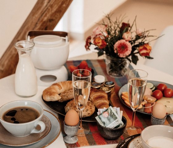 Frühstück, © Nordeifel Tourismus GmbH & Naturerlebnis Bauwagen-Heinrichshof Frühstück, © Nordeifel Tourismus GmbH & Naturerlebnis Bauwagen-Heinrichshof